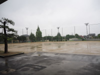 雨の校庭