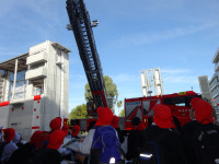 はしご車リフトアップ