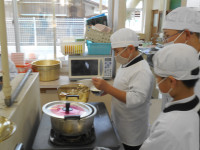 ごはん盛り付け