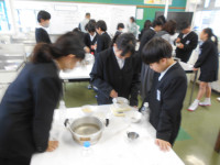 材料を混ぜる①